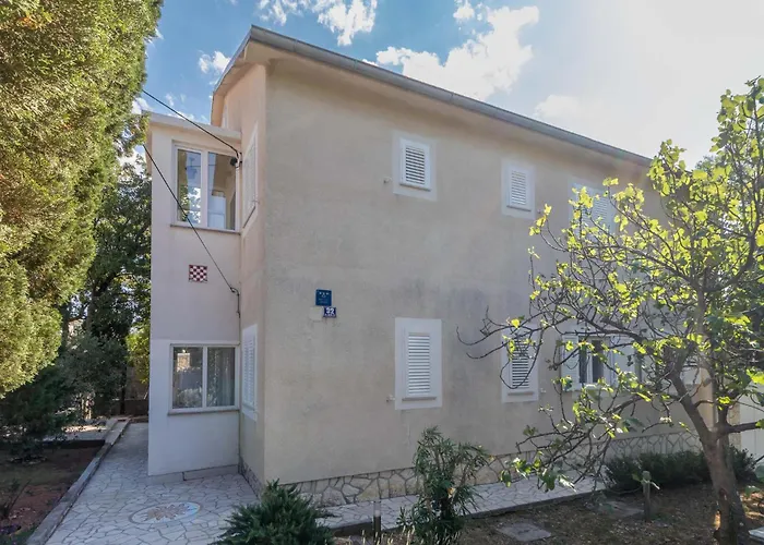 Case de vacanță 5 Bedroom Awesome In Povile