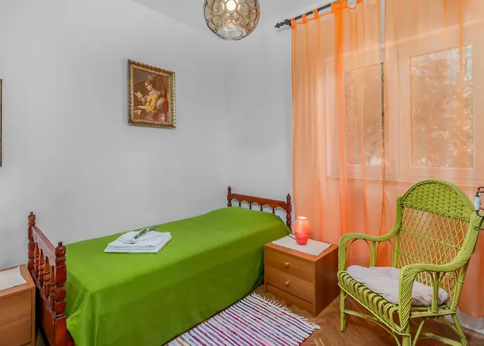 Case de vacanță 5 Bedroom Awesome In Povile