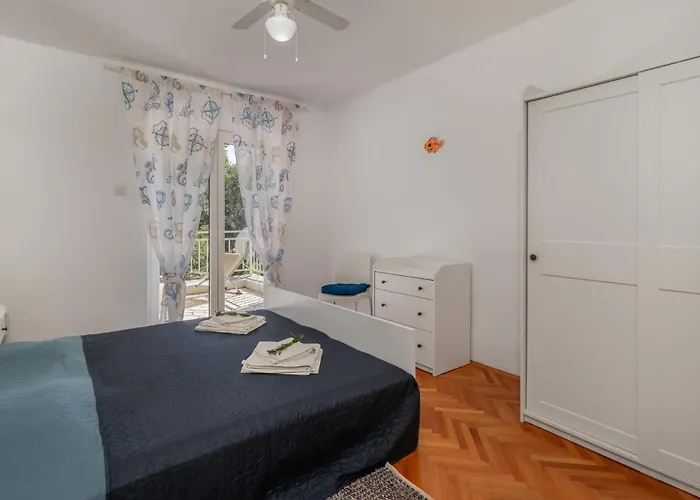 5 Bedroom Awesome In Case de vacanță Povile