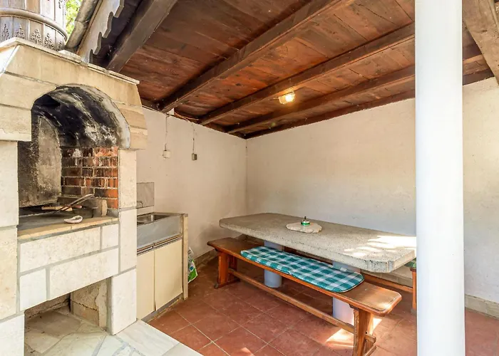 Case de vacanță 5 Bedroom Awesome In