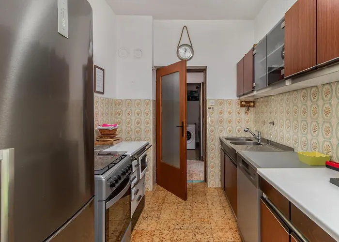 5 Bedroom Awesome In Case de vacanță *